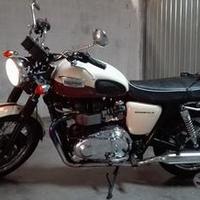 Triumph boneville t100