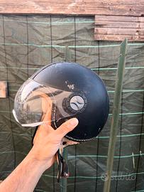 Casco da scooter nero con visiera taglia L