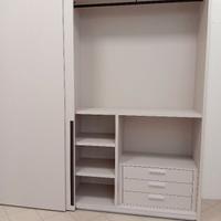 armadio con ante scorrevoli