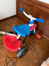 Triciclo per bambini con maniglione di spinta