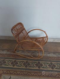 Sedia a dondolo vimini piccola bambini vintage