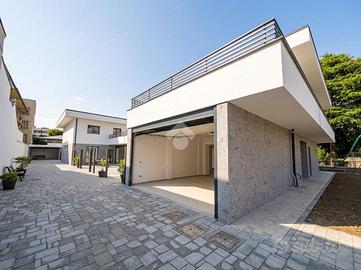 VILLA A SCHIERA A SEVESO