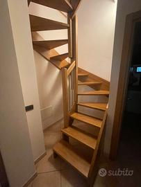 Scala in legno massello a giorno