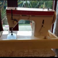 Macchina da cucire Singer.