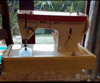 Macchina da cucire Singer.