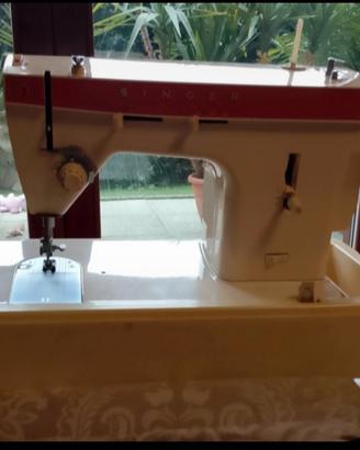 Macchina da cucire Singer.