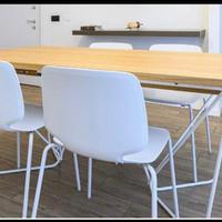 Tavolo in legno e metallo opaco