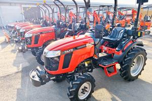 Trattore TAFE 25CV 4x4 con idroguida, Motore Mitsu