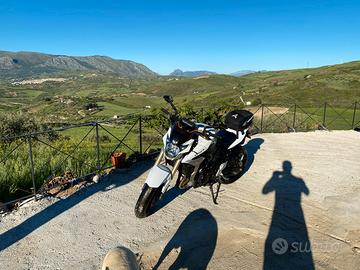 Suzuki GSR 750