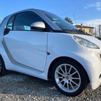 Smart ForTwo 52 kW MHD coupé White Tailor Made