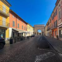 NEGOZIO A CASTELLEONE