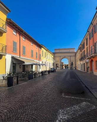NEGOZIO A CASTELLEONE