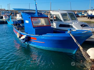 Barca a motore s p l e n d i d o gozzo in legno