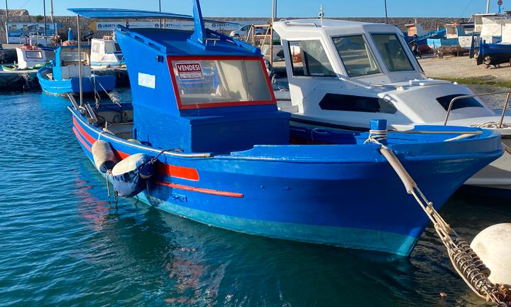 Barca a motore s p l e n d i d o gozzo in legno