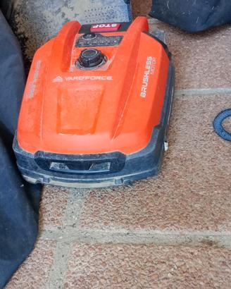 Robot rasaerba tagiaerba