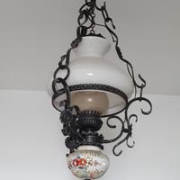 Lampadario  in ferro battuto, vetro e ceramica