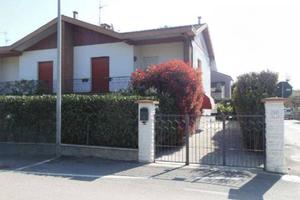 Immobile in asta di 146 m² con più di 5 locali a A