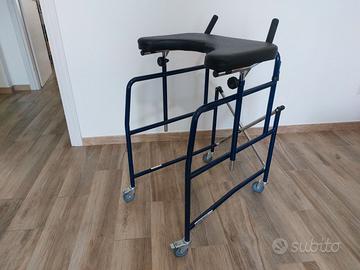 Deambulatore ascellare pieghevole con tavolo -