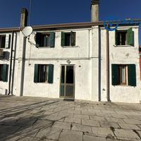 Casa indipendente con giardino