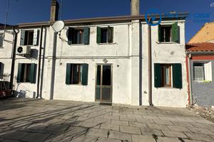 Casa indipendente con giardino