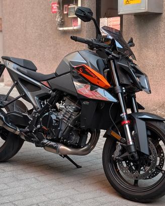 KTM 990 Duke accessoriata