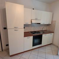 cucina completa di elettrodomestici 