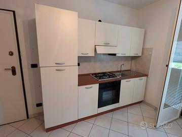 cucina completa di elettrodomestici 