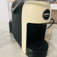 Macchina caffe’ Lavazza A modo mio