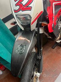 Parafango in carbonio