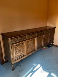 Grande mobile in legno massello stile classico