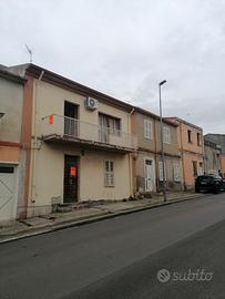 Casa indipendente su due livelli - Uri