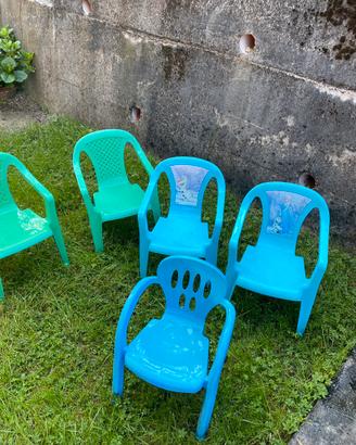 Cinque sedie seggioline per bambini