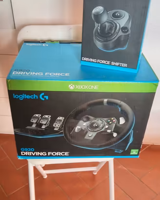 Volante Logitech G920, pedaliera e leva del cambio
