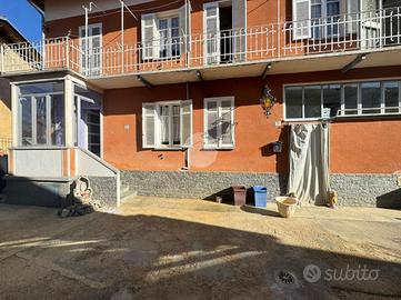 CASA DI CORTE A LESSONA