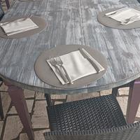 Tavolo artigianale da ristorante