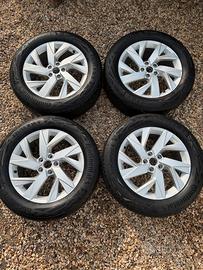 VW Tiguan 4 ruote con pneumatici estivi 235/55 R18