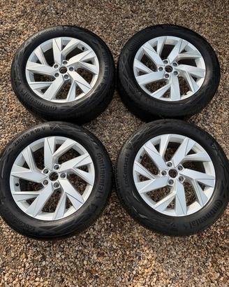 VW Tiguan 4 ruote con pneumatici estivi 235/55 R18