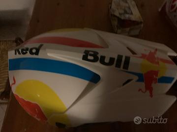 Casco red bull