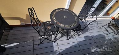 Tavolino da terrazzo / giardino e due sedie