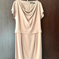 Vestito elegante di colore beige