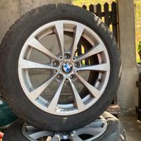 Gomme auto con cerchio