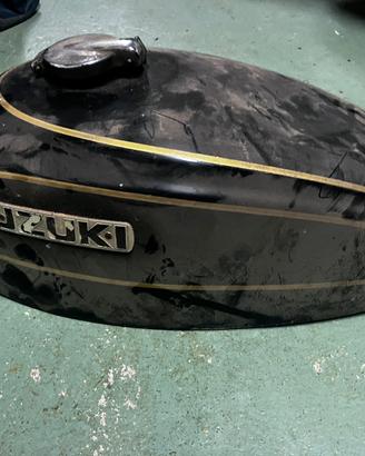 Serbatoio suzuki t500 Titan dispongo altri ricambi