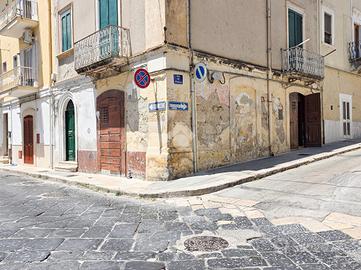 MONOLOCALE A MANFREDONIA