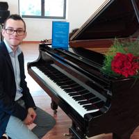 Insegnante di pianoforte e pianista accompagnatore