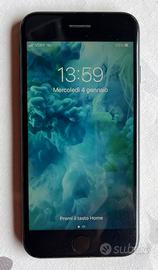 iPhone 8 da 64GB grigio siderale