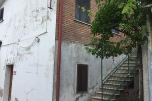 Vendita casa e depositi