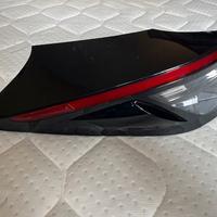 Toyota Yaris Cross Fanale post. sx (luci alogene)