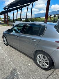 Privato vende auto