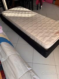 Lettino singolo imbottito