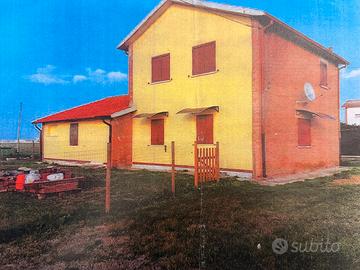 Casa indipendente con ampio giardino